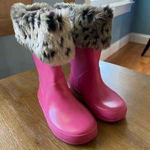 Hunter “First Gloss” rain boots and boot socks